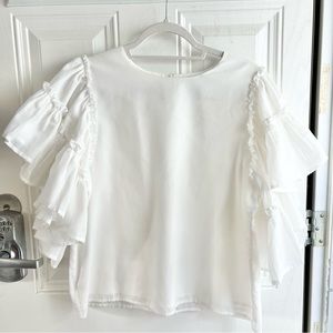 Mudpie white ruffle sleeve women’s top. Size medium.